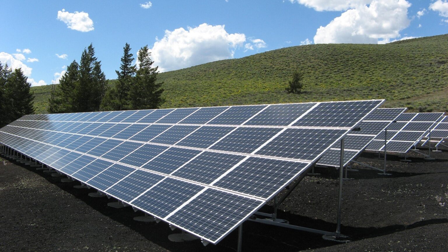 10 Pros and Cons of Ground-Mounted Solar Panels - The .ISO zone