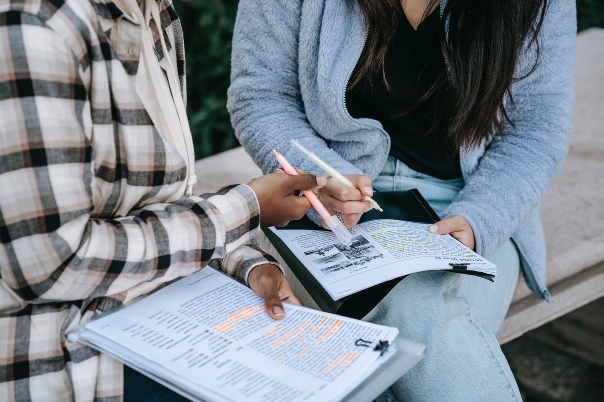 Should study. Кто то читает газету. Лето читает газету. Друзья читают газету. Research paper writer service.